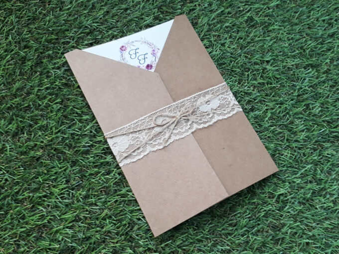 Convite Casamento Floral com Envelope Rústico Kraft Renda Personalizado
