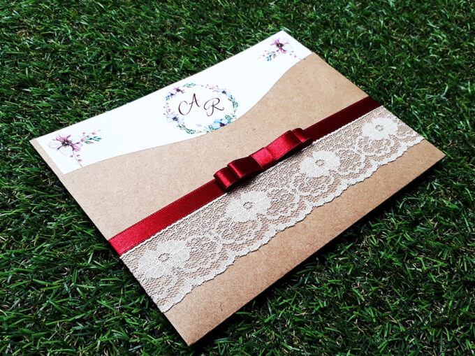 Convite Rústico para Casamento Brasão Floral Marsala Personalizado Renda