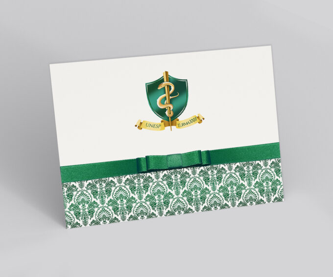 Convite Para Formatura Curso de Medicina Com Foto Verde e Dourado